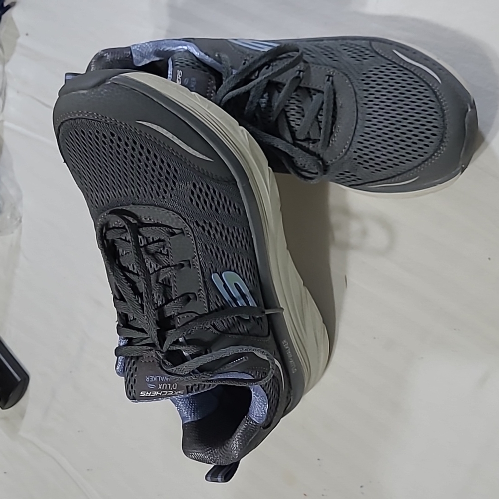 Skechers D'Lux Walker size 10 # 149023 women's shoes relaxed fit gray